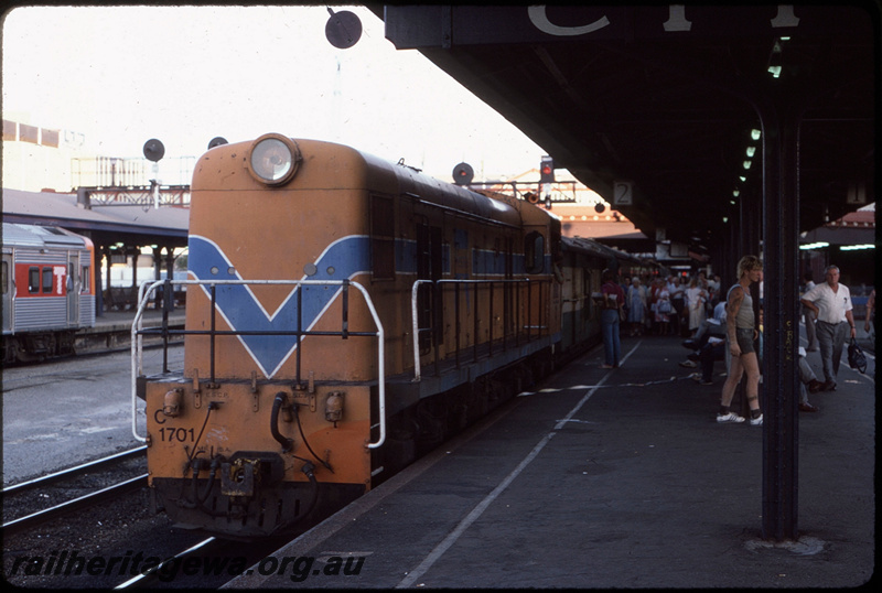 T08563
C Class 1701, Up 