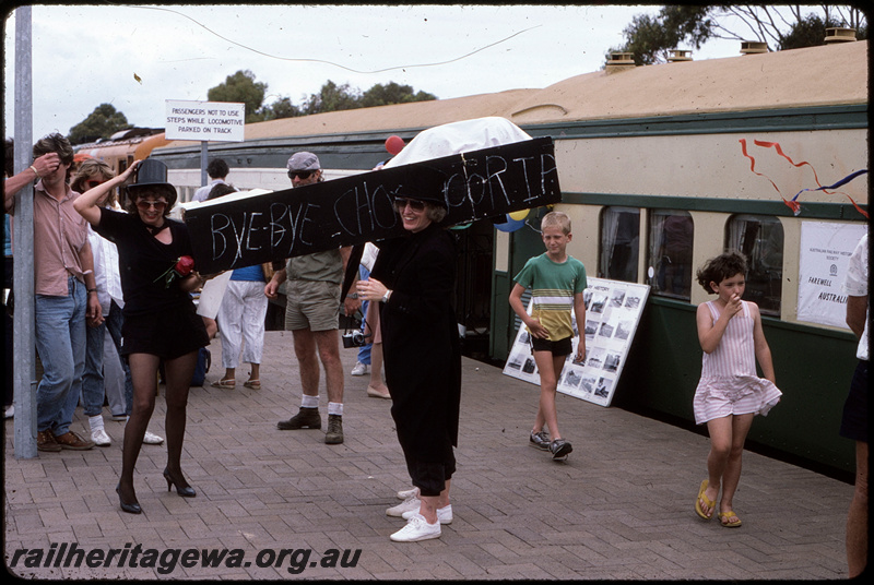 T08586
Festivities for the last last loco-hauled 